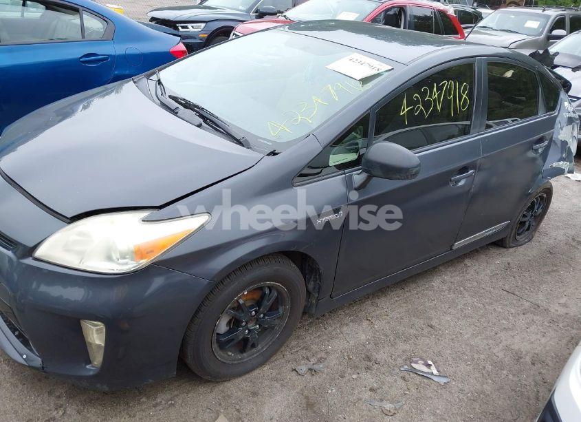 Photo 2 of 2013 Toyota Prius FIVE/FOUR/THREE/THREE SE/TWO (VIN JTDKN3DU8D1687902)