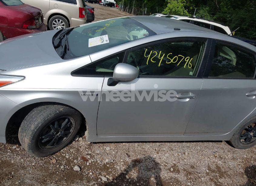 Photo 14 of 2013 Toyota Prius TWO (VIN JTDKN3DU8D5577456)