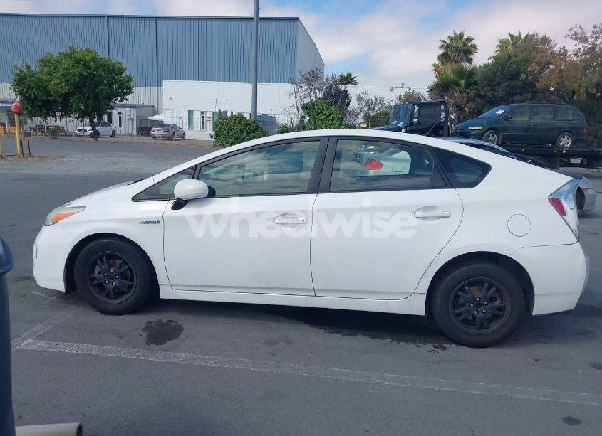 Photo 14 of 2013 Toyota Prius TWO (VIN JTDKN3DU8D5582639)