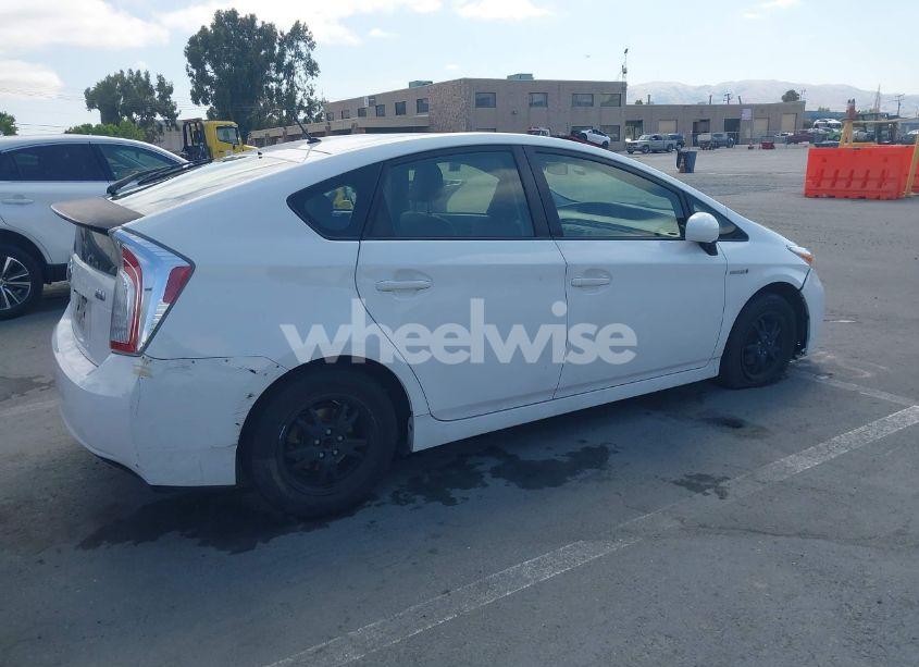 Photo 4 of 2013 Toyota Prius TWO (VIN JTDKN3DU8D5582639)