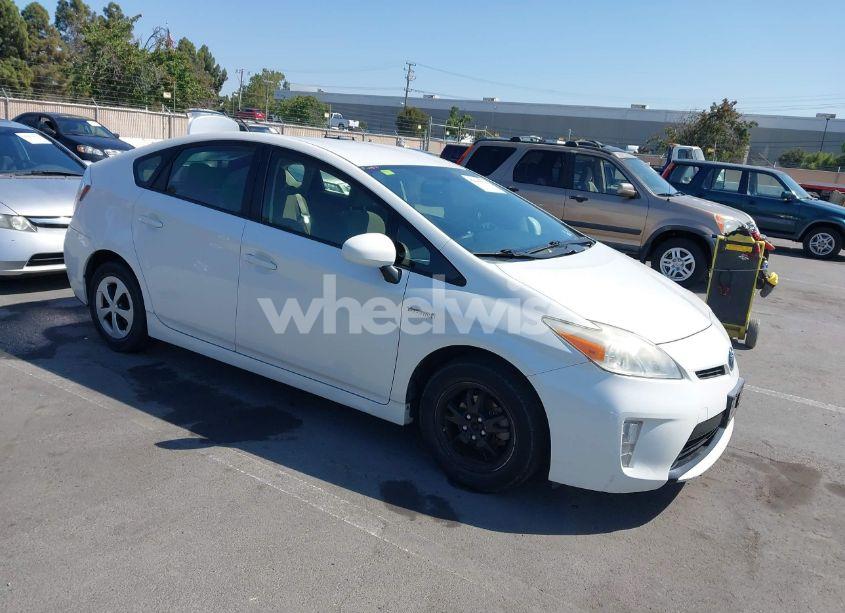 2013 Toyota Prius TWO (VIN JTDKN3DU8D5635551) main photo