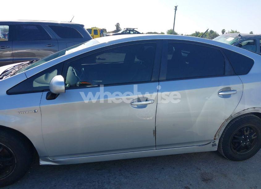 Photo 13 of 2014 Toyota Prius FOUR (VIN JTDKN3DU8E1808381)