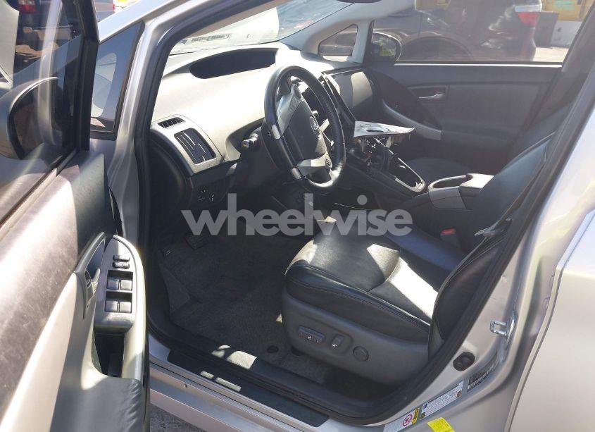 Photo 5 of 2014 Toyota Prius FOUR (VIN JTDKN3DU8E1808381)