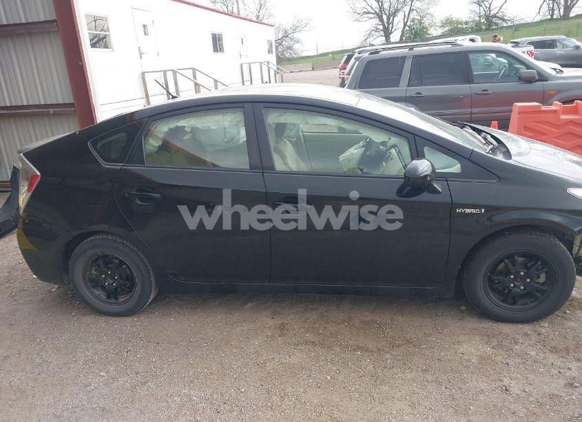 Photo 13 of 2015 Toyota Prius TWO (VIN JTDKN3DU8F0430408)