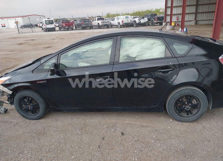 Photo 14 of 2015 Toyota Prius TWO (VIN JTDKN3DU8F0430408)