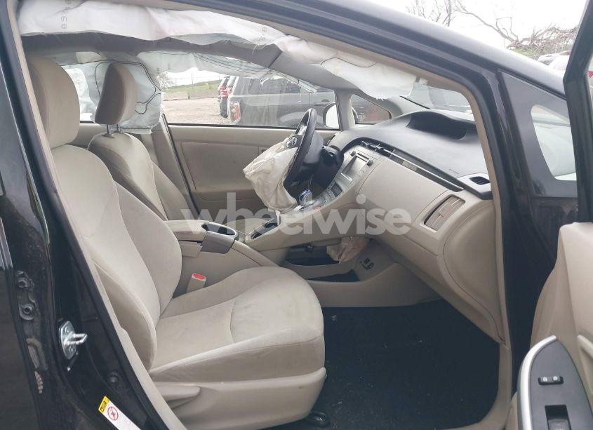 Photo 5 of 2015 Toyota Prius TWO (VIN JTDKN3DU8F0430408)