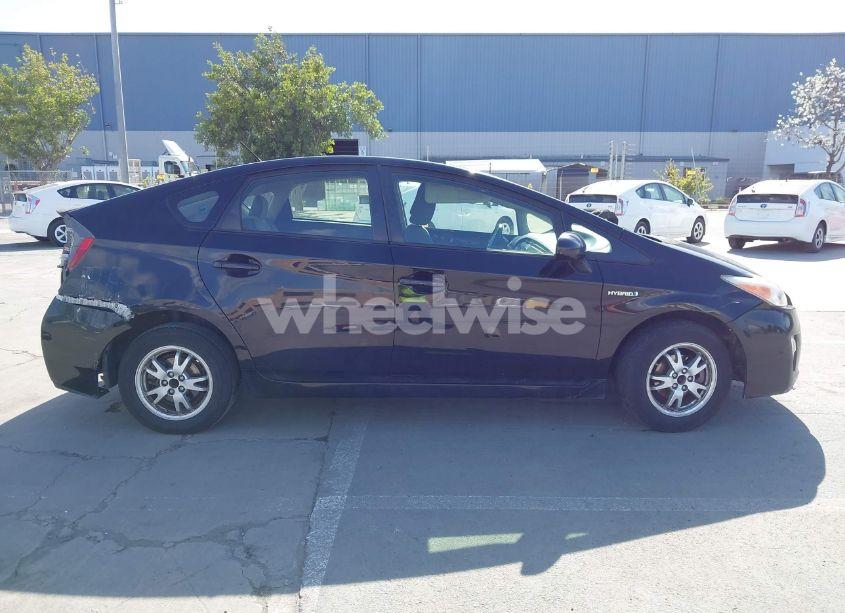 Photo 14 of 2015 Toyota Prius TWO (VIN JTDKN3DU8F1875855)