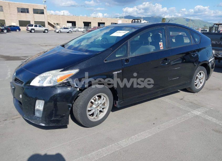 Photo 2 of 2015 Toyota Prius TWO (VIN JTDKN3DU8F1875855)