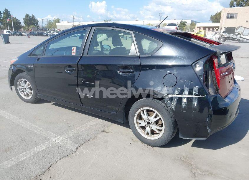 Photo 3 of 2015 Toyota Prius TWO (VIN JTDKN3DU8F1875855)