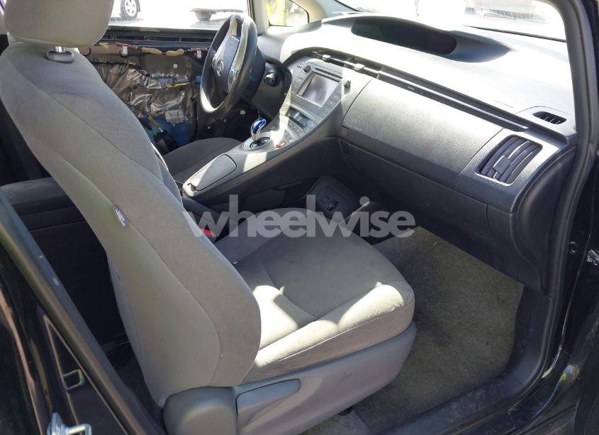 Photo 5 of 2015 Toyota Prius TWO (VIN JTDKN3DU8F1875855)