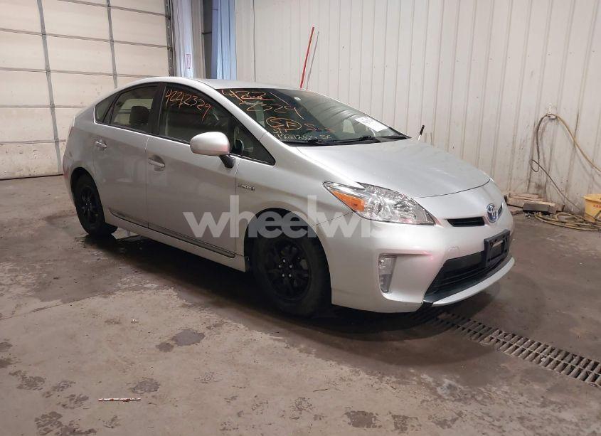 2015 Toyota Prius TWO (VIN JTDKN3DU8F1895586) main photo