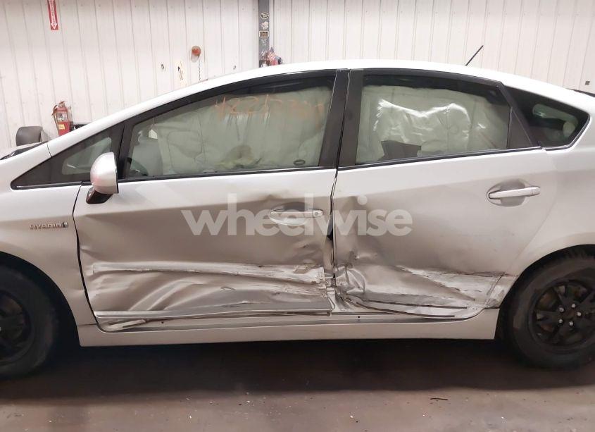 Photo 15 of 2015 Toyota Prius TWO (VIN JTDKN3DU8F1895586)