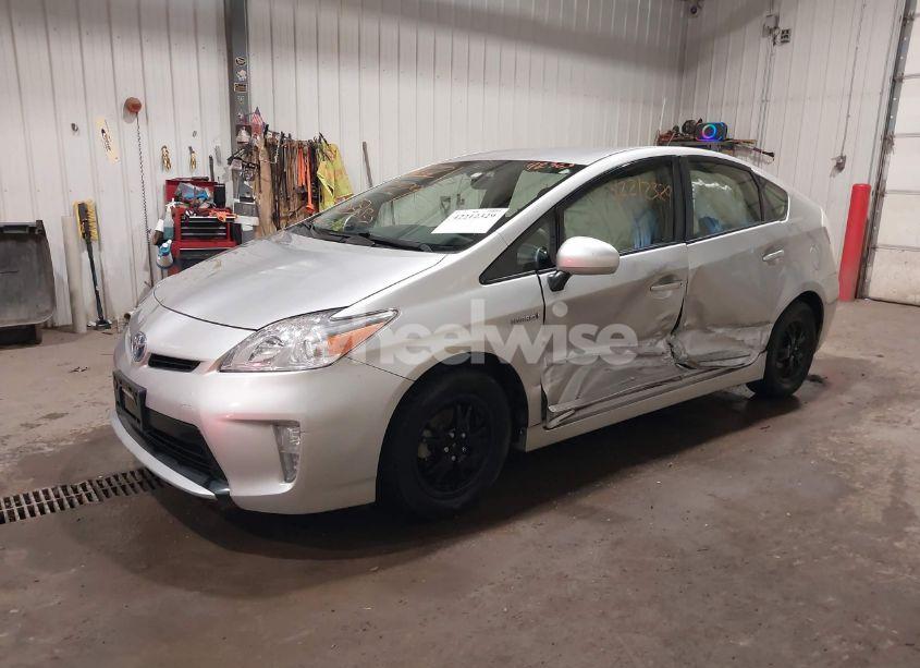 Photo 2 of 2015 Toyota Prius TWO (VIN JTDKN3DU8F1895586)