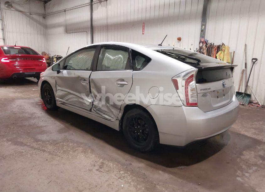 Photo 3 of 2015 Toyota Prius TWO (VIN JTDKN3DU8F1895586)