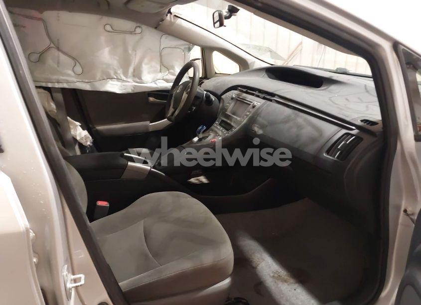 Photo 5 of 2015 Toyota Prius TWO (VIN JTDKN3DU8F1895586)