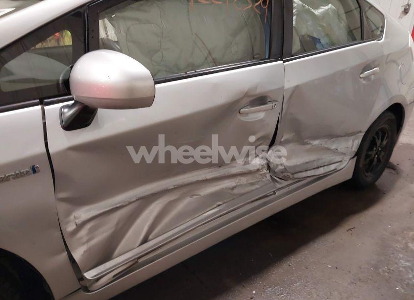 Photo 6 of 2015 Toyota Prius TWO (VIN JTDKN3DU8F1895586)