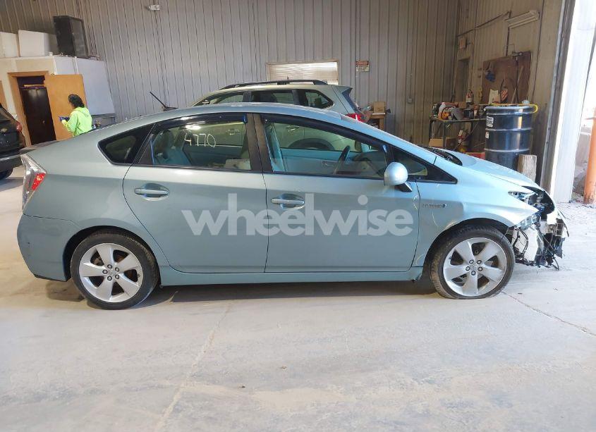 Photo 14 of 2015 Toyota Prius FIVE (VIN JTDKN3DU8F1904156)