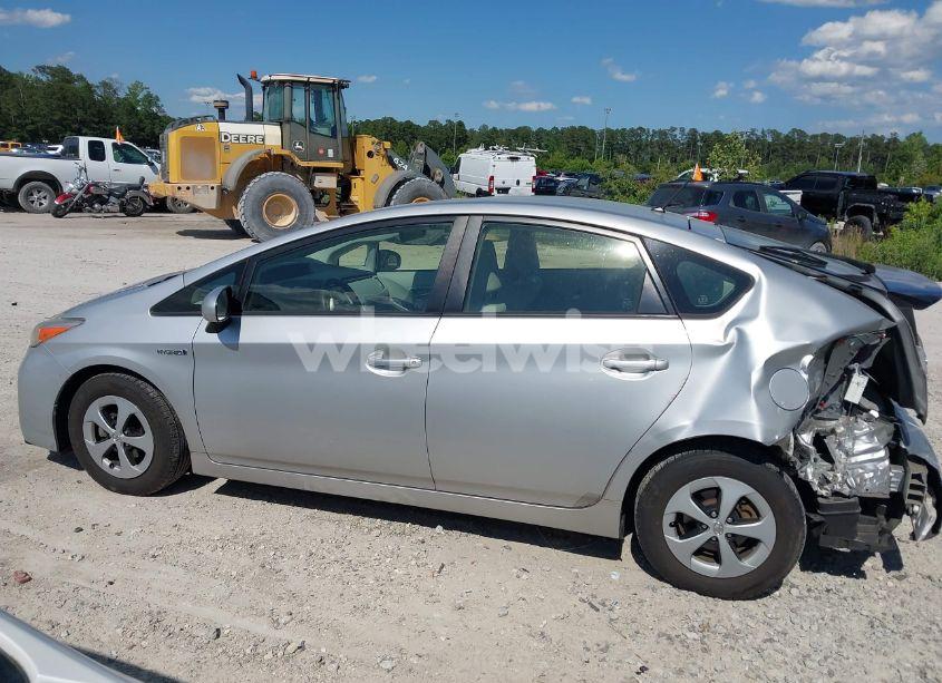 Photo 14 of 2015 Toyota Prius FIVE/FOUR/PERSONA SERIES SPECIAL EDITION/THREE/TWO (VIN JTDKN3DU8F1971128)