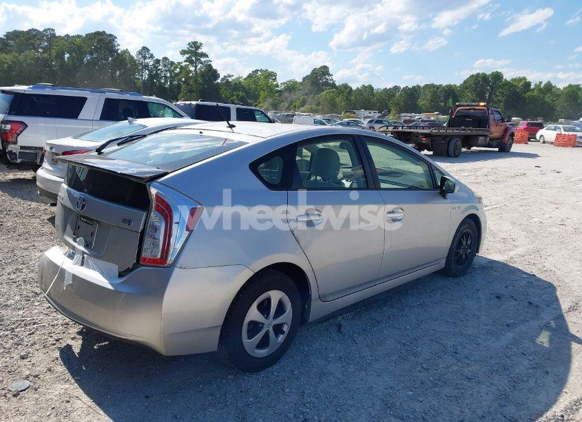 Photo 4 of 2015 Toyota Prius FIVE/FOUR/PERSONA SERIES SPECIAL EDITION/THREE/TWO (VIN JTDKN3DU8F1971128)