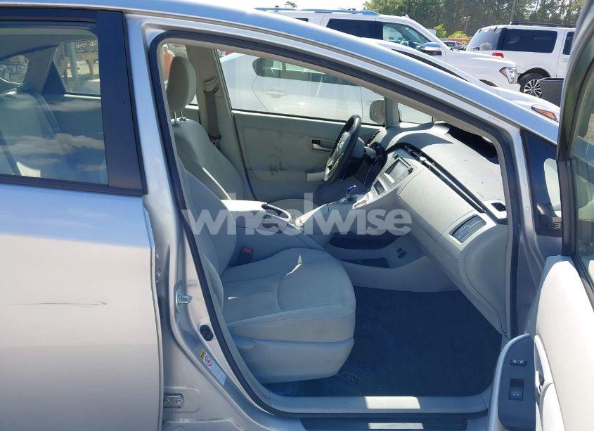 Photo 5 of 2015 Toyota Prius FIVE/FOUR/PERSONA SERIES SPECIAL EDITION/THREE/TWO (VIN JTDKN3DU8F1971128)