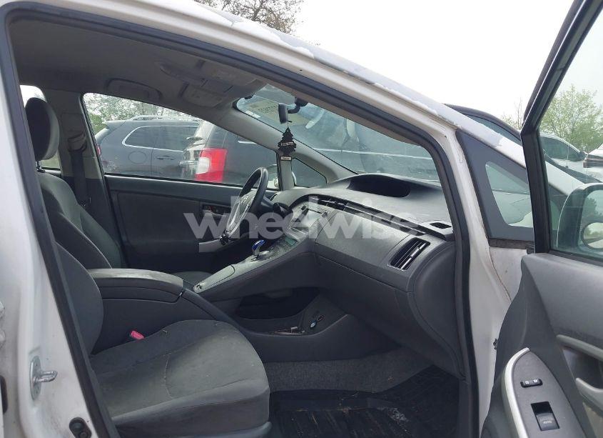 Photo 5 of 2010 Toyota Prius III (VIN JTDKN3DU9A0025327)