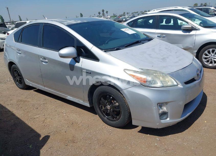 2011 Toyota Prius THREE (VIN JTDKN3DU9B5324532) main photo