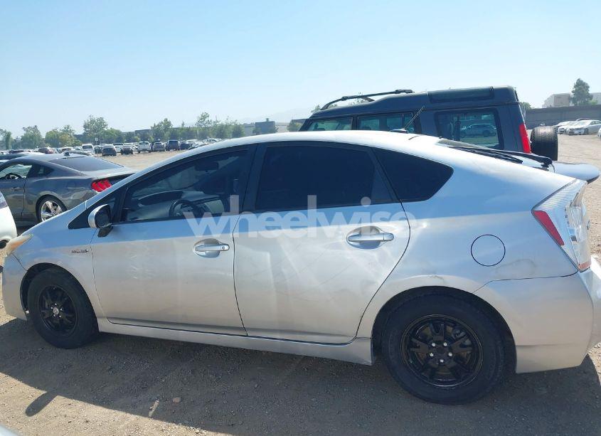 Photo 14 of 2011 Toyota Prius THREE (VIN JTDKN3DU9B5324532)