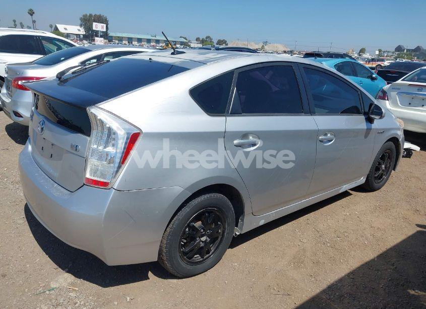 Photo 4 of 2011 Toyota Prius THREE (VIN JTDKN3DU9B5324532)