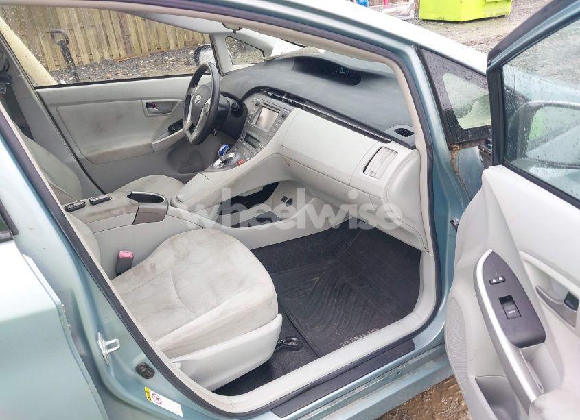 Photo 5 of 2013 Toyota Prius FIVE/FOUR/THREE/THREE SE/TWO (VIN JTDKN3DU9D1619009)