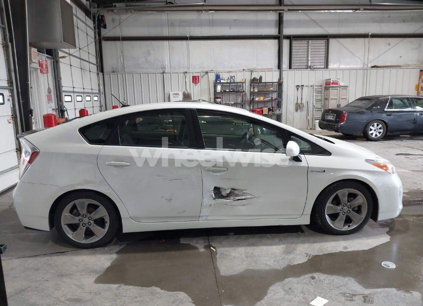 Photo 13 of 2013 Toyota Prius THREE SE (VIN JTDKN3DU9D5579992)