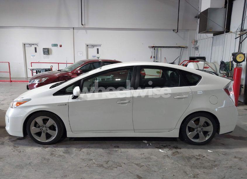 Photo 14 of 2013 Toyota Prius THREE SE (VIN JTDKN3DU9D5579992)