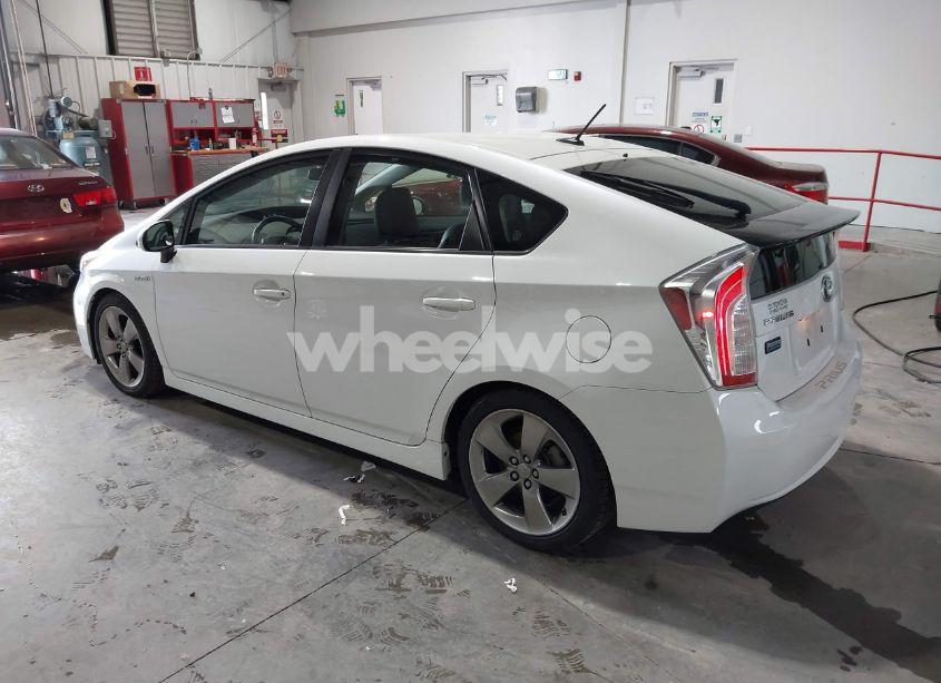Photo 3 of 2013 Toyota Prius THREE SE (VIN JTDKN3DU9D5579992)