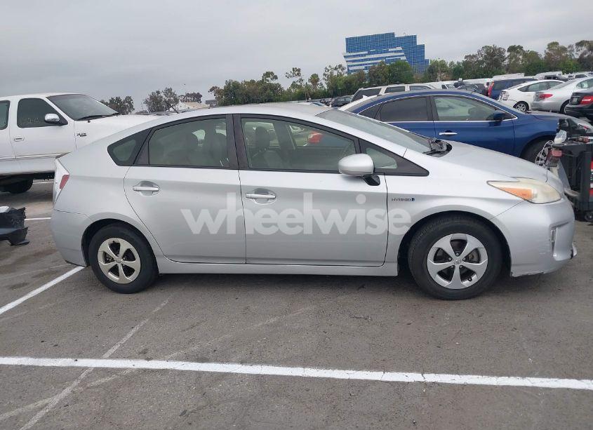 Photo 13 of 2013 Toyota Prius FOUR (VIN JTDKN3DU9D5608150)