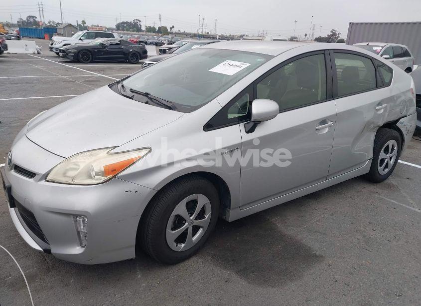 Photo 2 of 2013 Toyota Prius FOUR (VIN JTDKN3DU9D5608150)