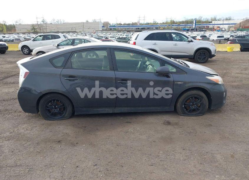 Photo 13 of 2013 Toyota Prius THREE (VIN JTDKN3DU9D5659549)