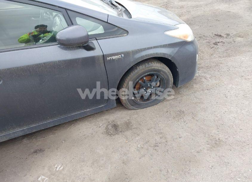 Photo 18 of 2013 Toyota Prius THREE (VIN JTDKN3DU9D5659549)