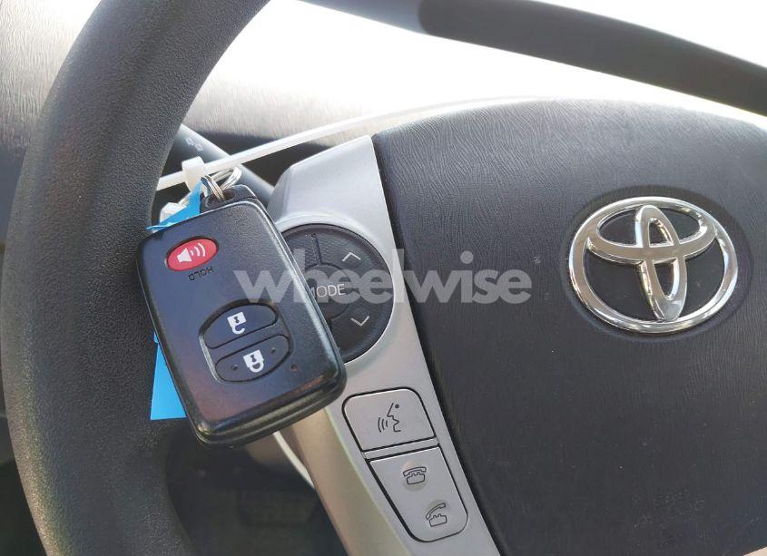 Photo 11 of 2014 Toyota Prius THREE (VIN JTDKN3DU9E0393562)