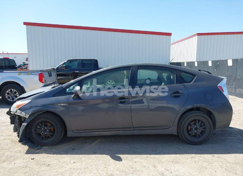 Photo 14 of 2014 Toyota Prius THREE (VIN JTDKN3DU9E0393562)