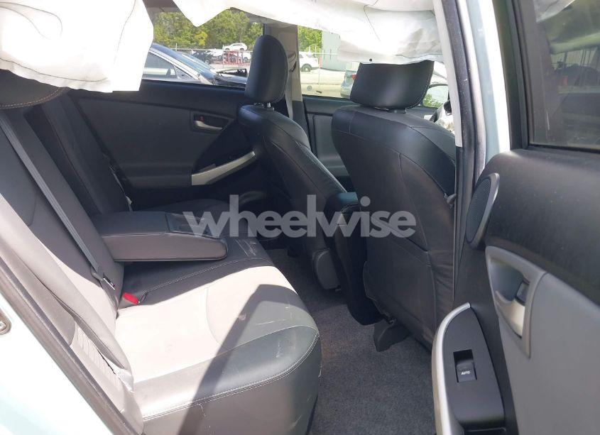 Photo 8 of 2014 Toyota Prius FOUR (VIN JTDKN3DU9E1800919)