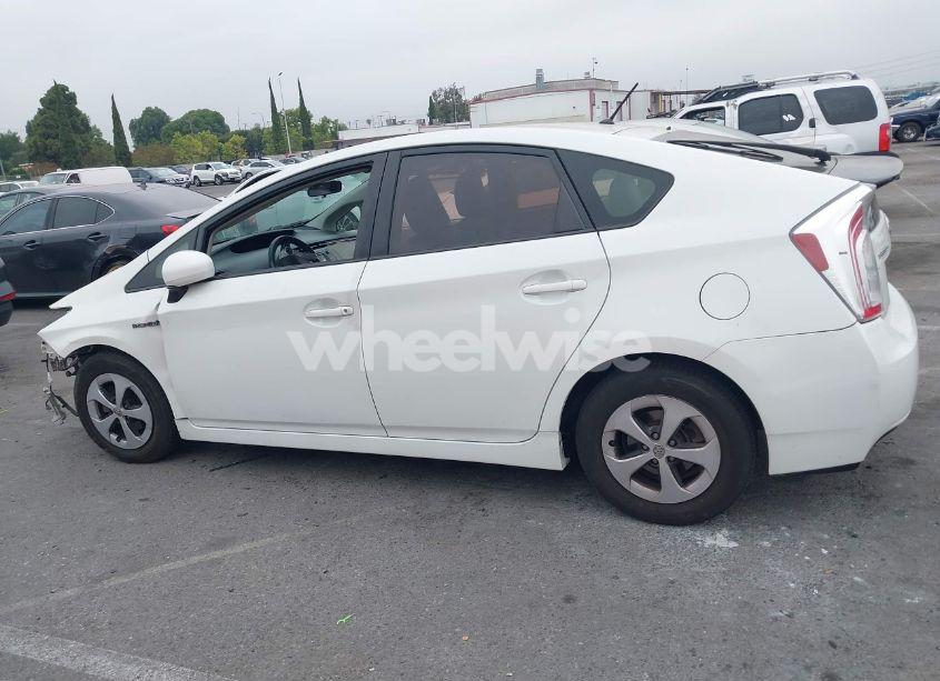 Photo 15 of 2014 Toyota Prius TWO (VIN JTDKN3DU9E1820667)