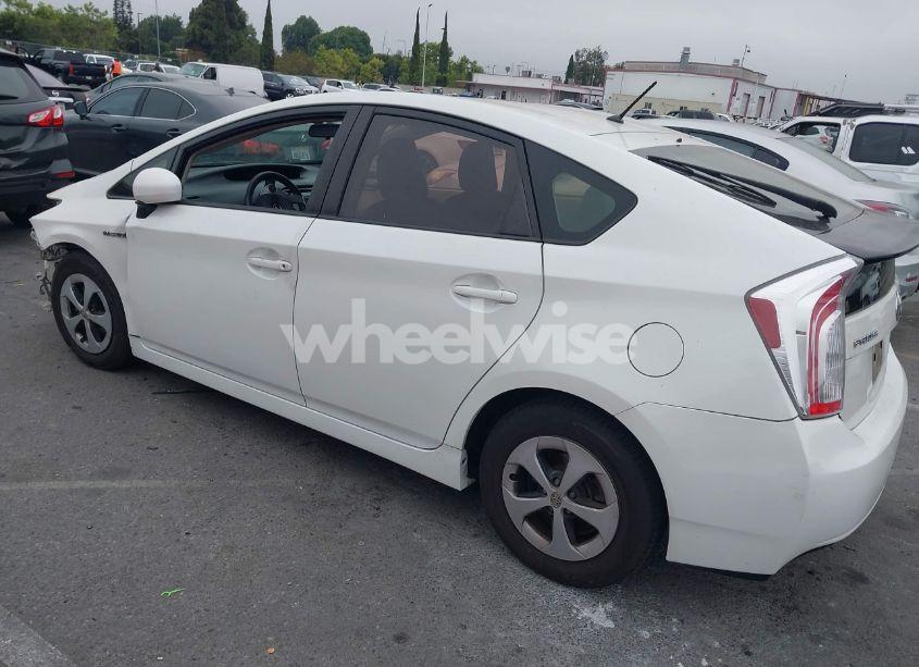 Photo 3 of 2014 Toyota Prius TWO (VIN JTDKN3DU9E1820667)