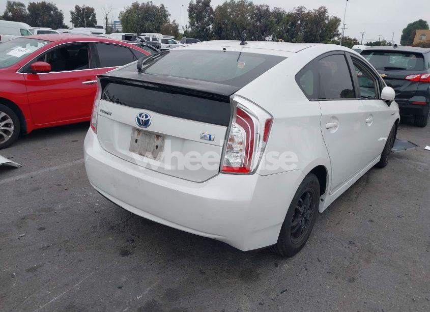 Photo 4 of 2014 Toyota Prius TWO (VIN JTDKN3DU9E1820667)