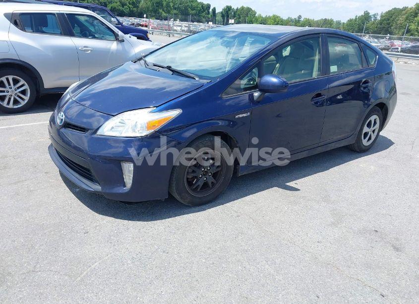 Photo 2 of 2015 Toyota Prius TWO (VIN JTDKN3DU9F0441160)