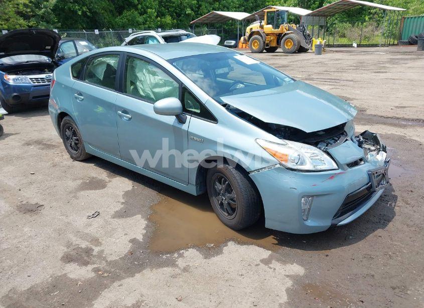 2015 Toyota Prius TWO (VIN JTDKN3DU9F1960588) main photo
