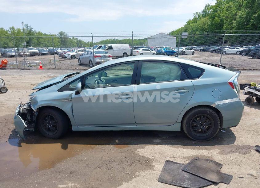 Photo 14 of 2015 Toyota Prius TWO (VIN JTDKN3DU9F1960588)