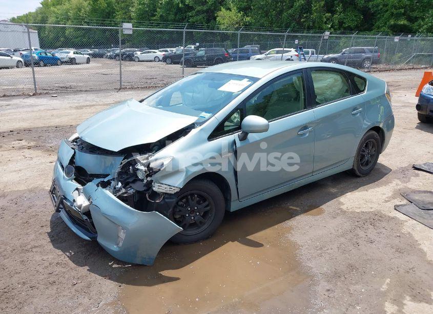 Photo 2 of 2015 Toyota Prius TWO (VIN JTDKN3DU9F1960588)