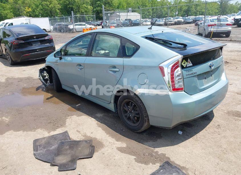 Photo 3 of 2015 Toyota Prius TWO (VIN JTDKN3DU9F1960588)