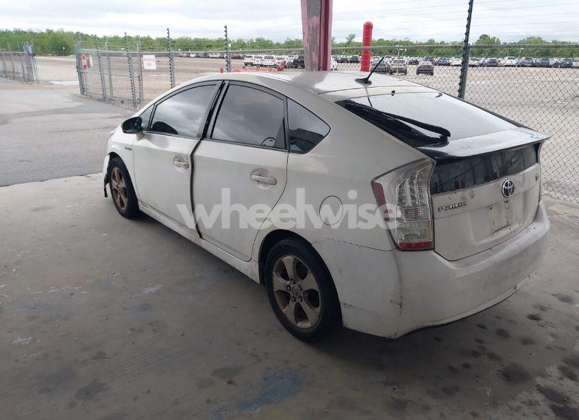 Photo 3 of 2010 Toyota Prius II (VIN JTDKN3DUXA5187681)