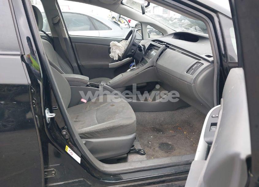 Photo 5 of 2010 Toyota Prius III (VIN JTDKN3DUXA5202387)