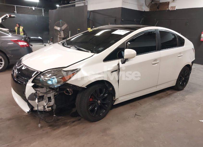 Photo 2 of 2011 Toyota Prius FOUR (VIN JTDKN3DUXB5318982)